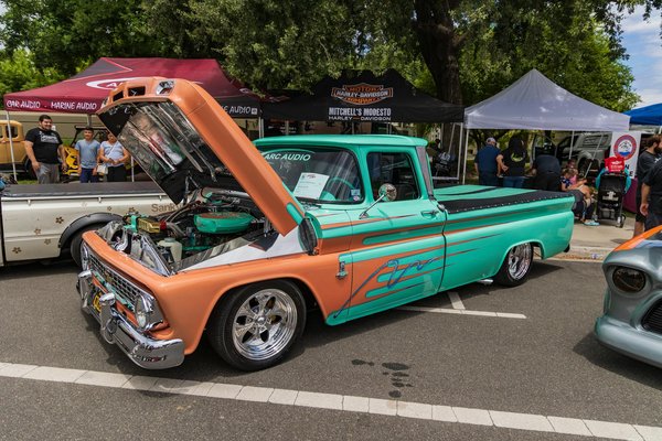 Location de véhicules spacieux : optez pour un voyage en groupe confortablement