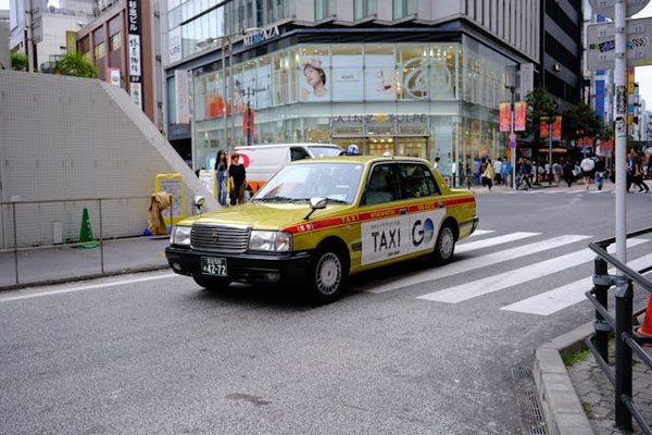 Comment les systèmes de détection de piétons fonctionnent-ils pour les véhicules autonomes en milieu urbain?