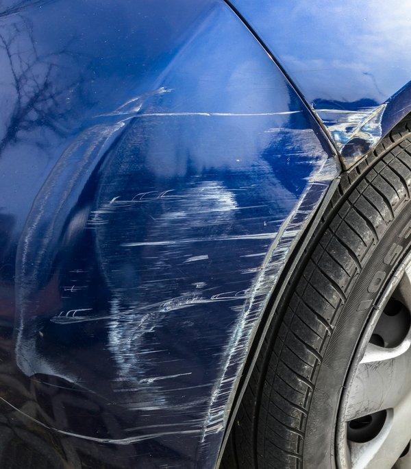 Estomper les rayures sur la carrosserie : techniques faciles à essayer