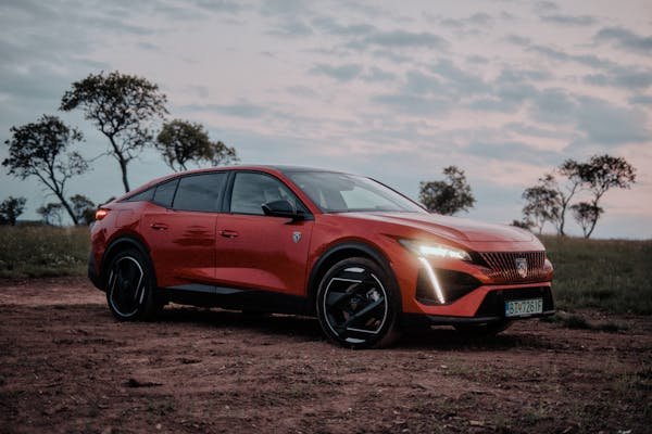 Révélez le style de votre voiture grâce au covering automobile