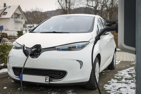 Pourquoi acheter une voiture électrique : 7 bénéfices essentiels